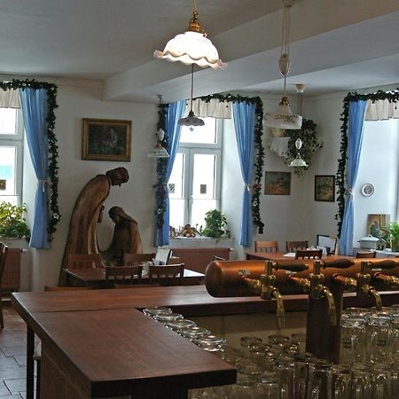 Restaurace A Penzion Ubrousku Prostri Se Nova Bystrice Exterior foto