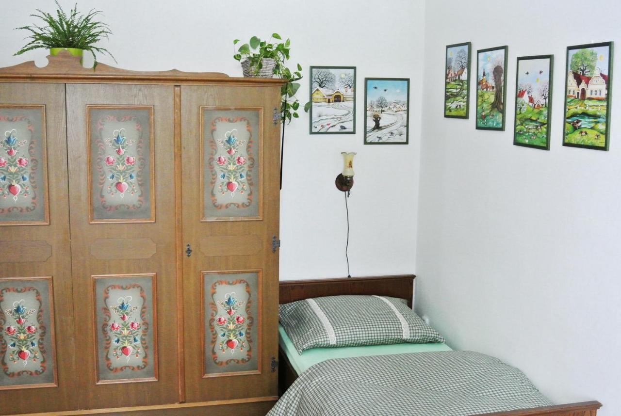 Restaurace A Penzion Ubrousku Prostri Se Nova Bystrice Exterior foto